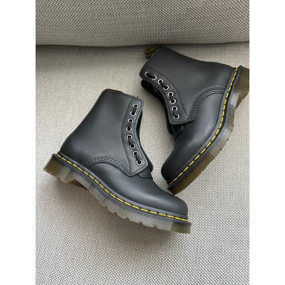 Dr Martens Women's 1460 Pascal Front Zip Boots Size US 5 - Picture 1 of 9
